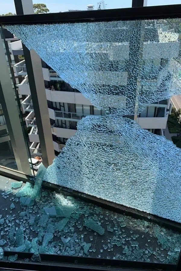 墨尔本豪华公寓玻璃栏板“爆炸”！维州或设“缺陷担保”保护业主权益（图） - 2