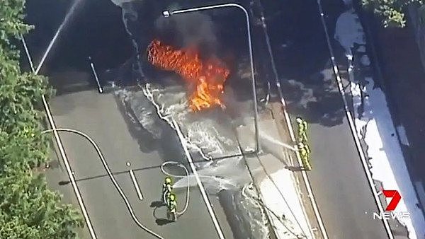 新州M1高速运油车起火！悉尼往返卧龙岗数千人受影响！延误或全天持续（组图） - 4