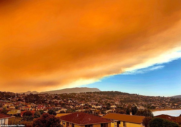 末日降临！澳洲首府城市被浓烟“吞没”，天空竟彻底变黄！（组图/视频） - 1