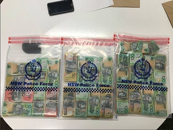 警方在悉尼中央车站抓人！嫌犯身上搜出$13万现金及可卡因（图） - 1