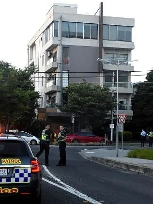 St Kilda公寓楼一周内多次出事！警方正在通缉今早该公寓楼伤人男子！（图） - 2