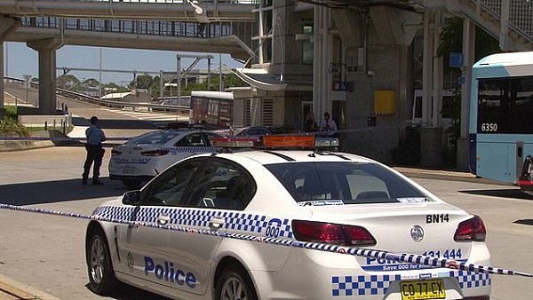 恐怖！悉尼发生持刀伤人案 公交车司机被teenager用刀割伤耳朵（组图/视频） - 1