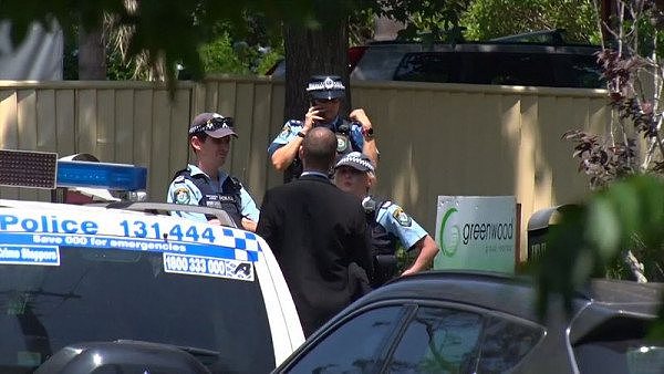 悉尼西北区发生血案！40岁男子在家中遇刺身亡 2名女子受伤（组图） - 2
