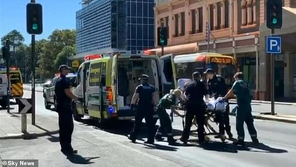 澳首府城市CBD发生持刀袭击事件 两名女子被砍成重伤（组图/视频） - 1