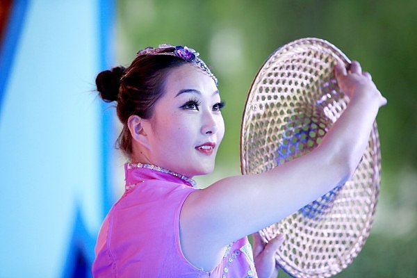 Chinese Wisteria dance group.jpg,0