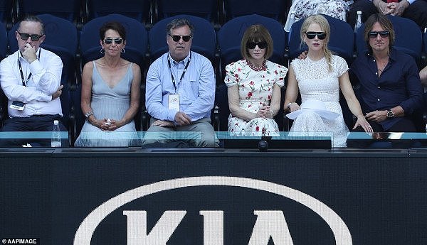 还是那么仙！妮可·基德曼现身澳网赛场，一袭白色蕾丝裙，与毕晓普亲密互动！（视频/组图） - 4