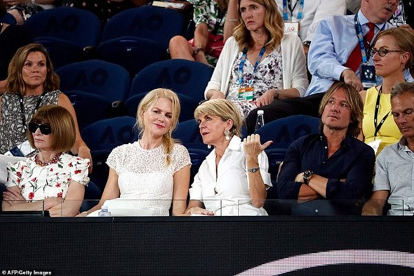 还是那么仙！妮可·基德曼现身澳网赛场，一袭白色蕾丝裙，与毕晓普亲密互动！（视频/组图） - 11