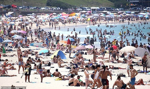 挤爆了！悉尼气温不断飙升，万人涌入Bondi海滩共庆澳洲日！（组图） - 5