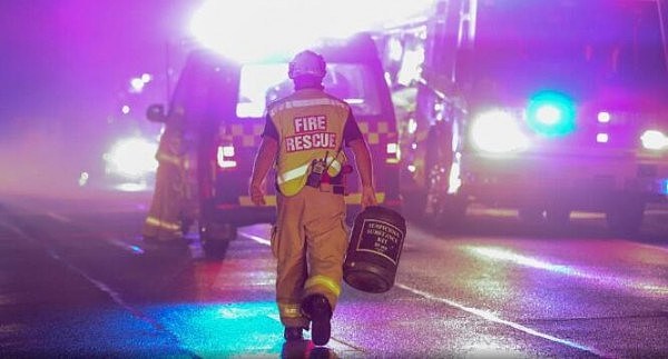悉尼一高中开学前疑遭人故意纵火 多间教室严重受损（组图） - 1