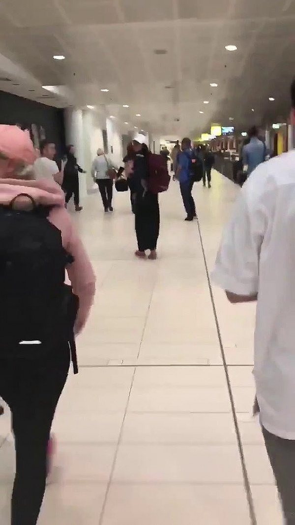 “炸弹”照片曝光！中东男子威胁要炸布市机场被捕 警方：不是恐袭（视频/组图） - 4