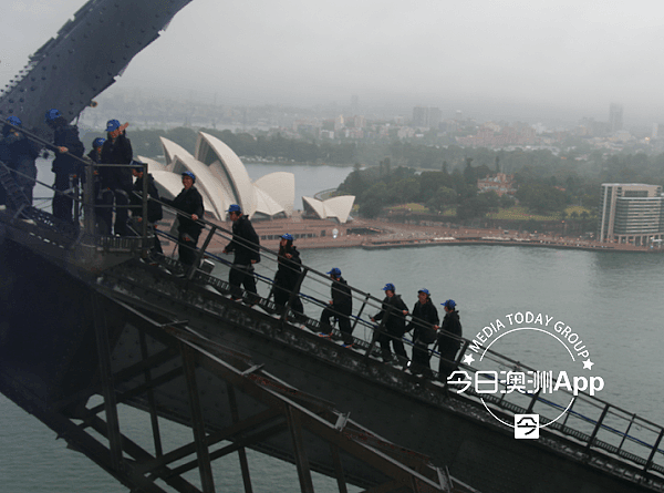 雨天攀登悉尼海港大桥感受别样风情   大桥之巅张灯结彩共庆新春佳节（视频/组图） - 3