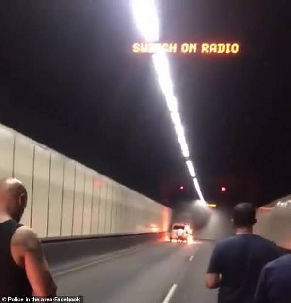 恐怖！悉尼M5隧道内车辆爆炸起火！除夕夜大量司机被困（视频/组图） - 3