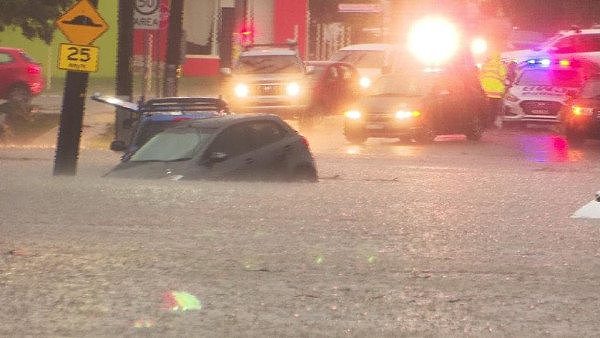 几万家庭断电，十字路口成湖泊！昨晚悉尼突降大雨，市区“看海”（组图） - 5