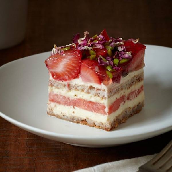 blackstar-pastry-strawberry-watermelon-cake-e1521778212104.jpg,0
