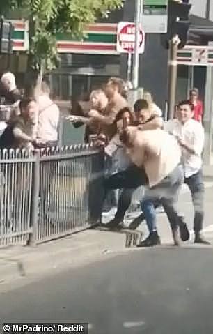 墨尔本Chapel St酒吧外发生群殴 数十人参与多人受伤（视频/图） - 1