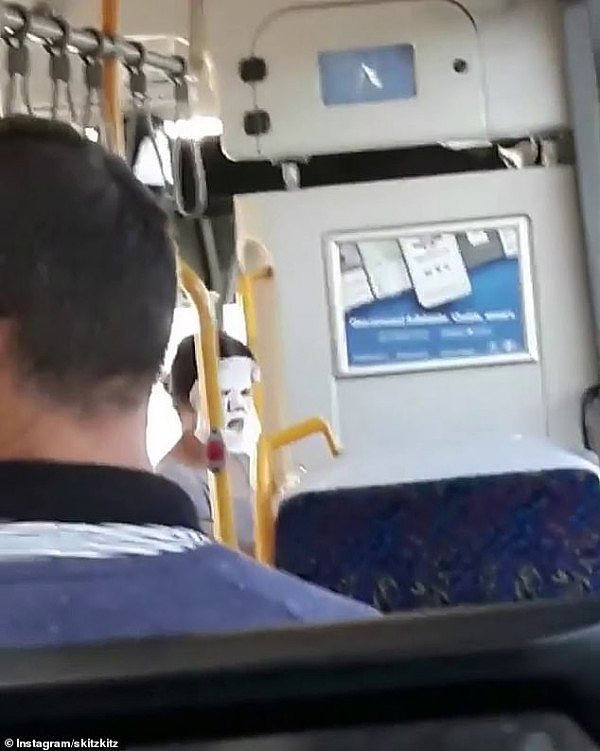 还有这种操作？澳公交车惊现“面膜姐” 一脸“惨白”惊呆网友（组图/视频） - 2