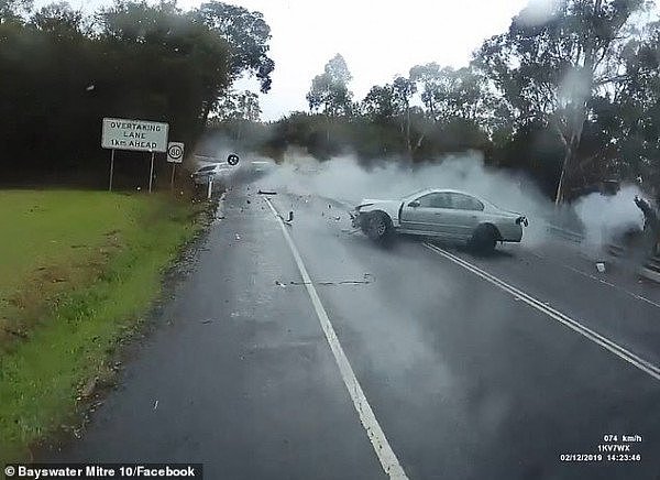 澳洲潮湿路段发生连环车祸，卡车司机“蛇形走位”成功避免再度碰撞（视频/图） - 2