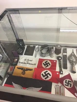 墨尔本一商店公然悬挂万字符、出售纳粹纪念品遭狠批（组图） - 2