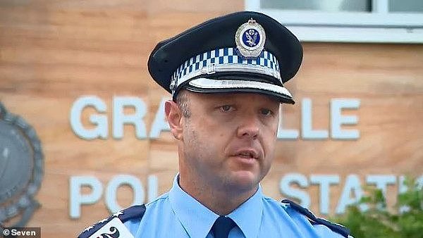 9889254-6711529-NSW_Police_Inspector_Karl_Stone_pictured_said_two_men_arrived_at-m-12_1550301075862.jpg,0