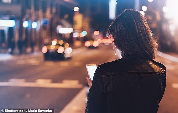 澳洲一出租车司机不当获取女性乘客电话 “短信轰炸”骚扰女乘客（图）  - 3