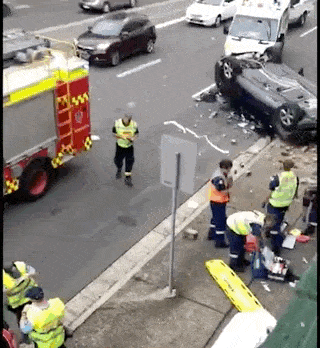 震惊！澳洲一华人区汽车撞破停车场跌下楼！女司机紧急送院（视频/组图） - 5