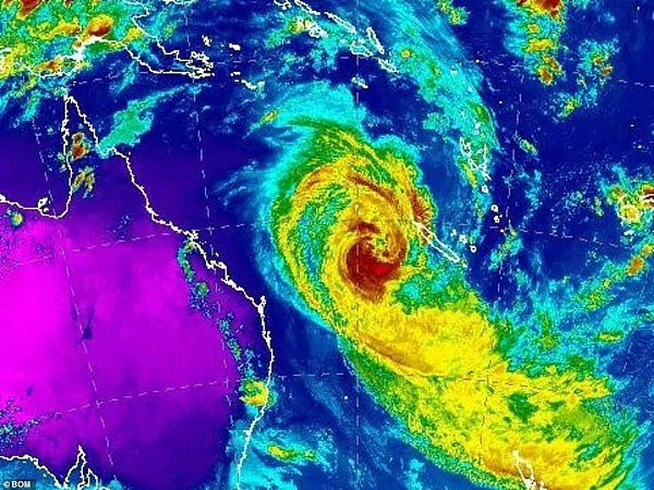 超强气旋Oma来袭！澳洲知名海滩或被“吹跑” 气象局警告民众不要下海（组图） - 2
