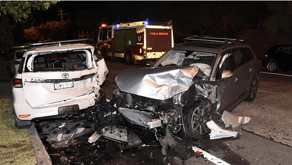 悉尼凌晨车祸，4辆停靠汽车被撞得稀巴烂！司机丢下受伤乘客弃车逃跑！（组图） - 3
