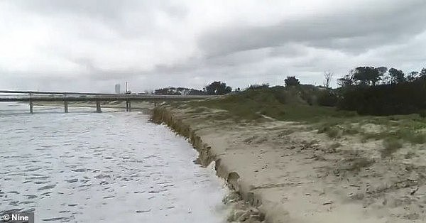 海滩被“吃掉大半”！昆州海滩遭遇40年来最严重的侵蚀 大片沙丘被吞没 - 6