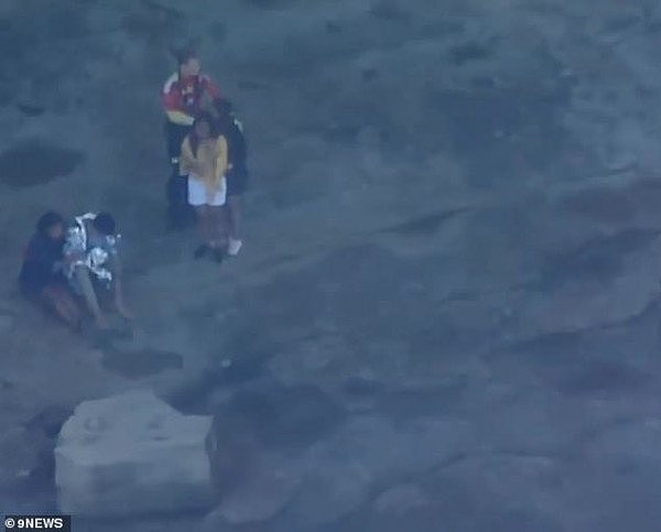 巨浪滔天！八字湖两人被拍下海，一伤一失踪！水警直升机遍寻不着（组图） - 3