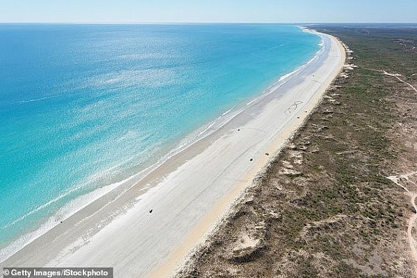 10299858-6746121-Cable_Beach_is_a_22_km_stretch_of_white_sandy_beach_on_the_easte-a-46_1551178423547.jpg,0