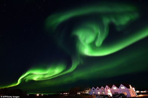 10383560-6753391-The_aurora_borealis_illuminates_the_sky_in_southeastern_Iceland_-a-24_1551315302379.jpg,0