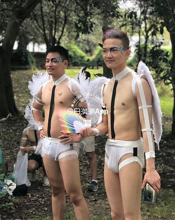 现场直播！悉尼同性恋狂欢节大游行正式开始！华人方阵揭神秘面纱，猛男靓女看个够！（视频/组图） - 45