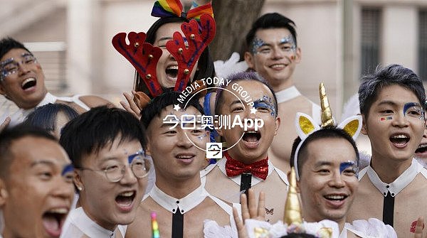 现场直播！悉尼同性恋狂欢节大游行正式开始！华人方阵揭神秘面纱，猛男靓女看个够！（视频/组图） - 39