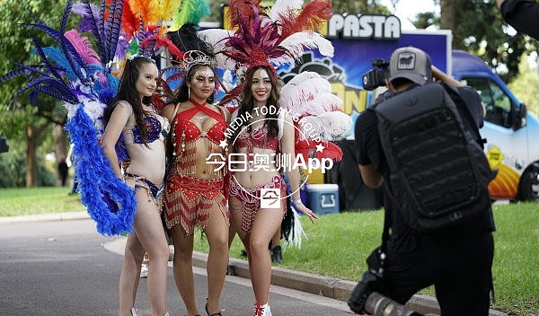 现场直播！悉尼同性恋狂欢节大游行正式开始！华人方阵揭神秘面纱，猛男靓女看个够！（视频/组图） - 31