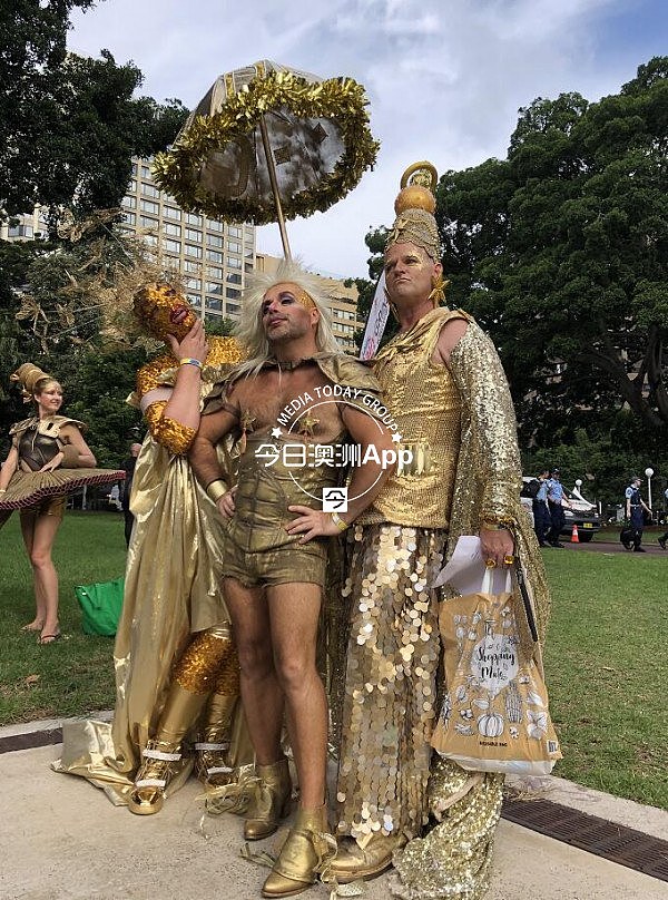 现场直播！悉尼同性恋狂欢节大游行正式开始！华人方阵揭神秘面纱，猛男靓女看个够！（视频/组图） - 25