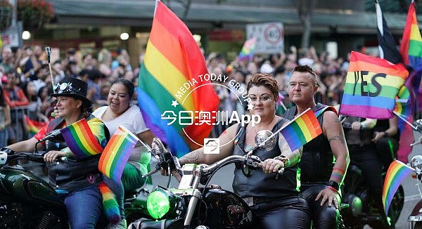 现场直播！悉尼同性恋狂欢节大游行正式开始！华人方阵揭神秘面纱，猛男靓女看个够！（视频/组图） - 17