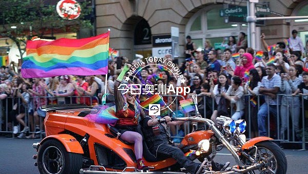现场直播！悉尼同性恋狂欢节大游行正式开始！华人方阵揭神秘面纱，猛男靓女看个够！（视频/组图） - 15