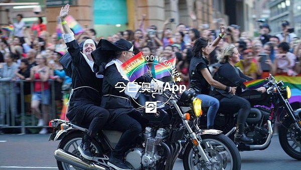 现场直播！悉尼同性恋狂欢节大游行正式开始！华人方阵揭神秘面纱，猛男靓女看个够！（视频/组图） - 16