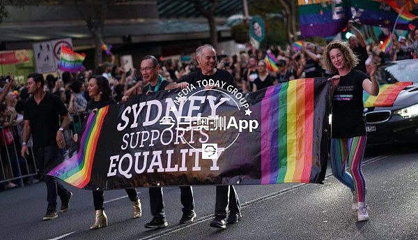 现场直播！悉尼同性恋狂欢节大游行正式开始！华人方阵揭神秘面纱，猛男靓女看个够！（视频/组图） - 7