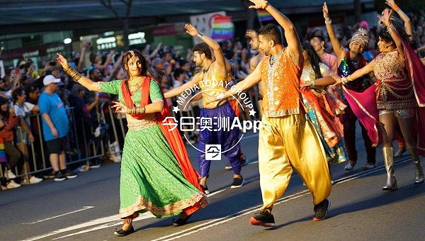 现场直播！悉尼同性恋狂欢节大游行正式开始！华人方阵揭神秘面纱，猛男靓女看个够！（视频/组图） - 8