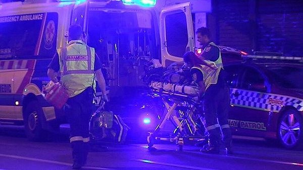 一名自行车骑手在墨尔本城区与扫路机相撞，目前生命垂危! (组图) - 4