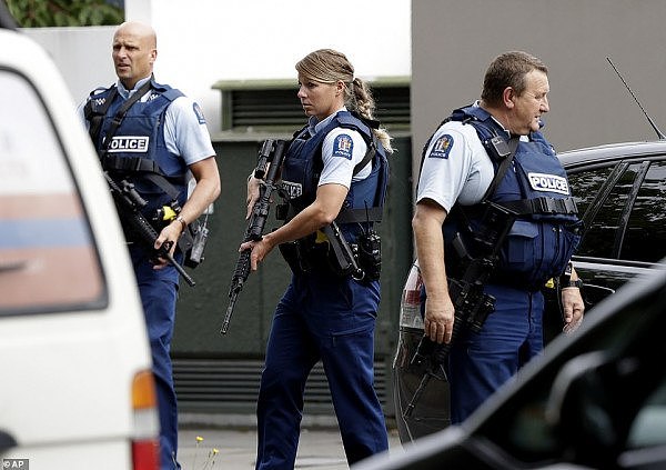 视频曝光！新西兰清真寺枪手直播屠杀，已致49人死亡！疑为澳人，“白人至上”（视频） - 25