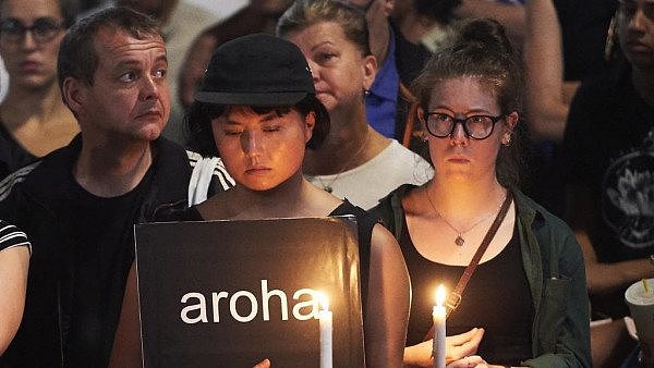 人们聚在墨尔本，纪念新西兰恐袭中丧生的人，恐袭幸存者讲述逃生经历（组图） - 2