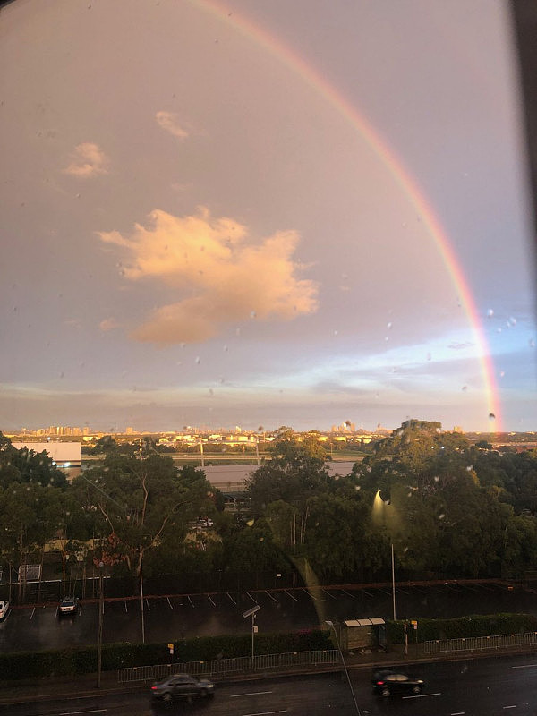 天现异象，美到窒息！悉尼今日晚霞如血，天空悬挂双彩虹！（组图） - 6