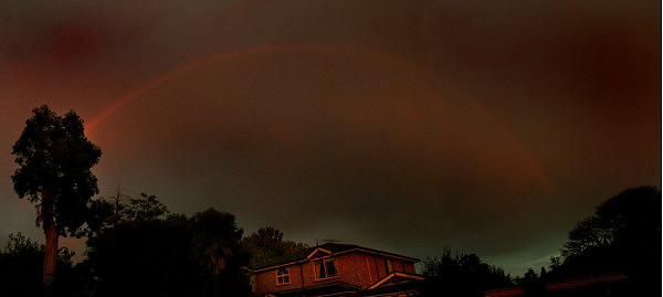 天现异象，美到窒息！悉尼今日晚霞如血，天空悬挂双彩虹！（组图） - 2
