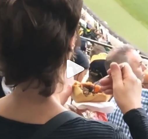 “国家的耻辱”！澳洲女子用勺子吃肉馅饼引争议（图） - 2