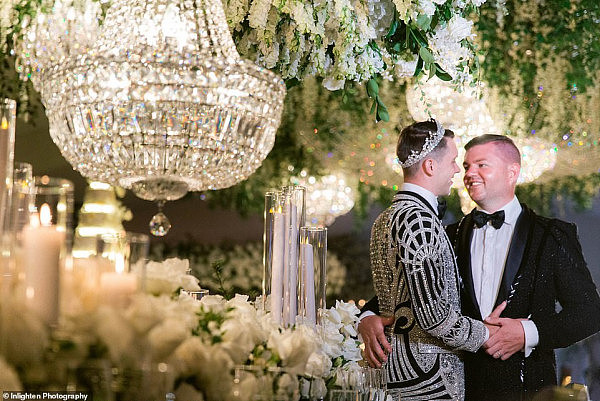 悉尼同性恋人壕砸$100万举办超奢华婚礼！定制礼服，水晶吊顶，蛋糕11层！（组图） - 2