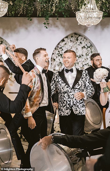 悉尼同性恋人壕砸$100万举办超奢华婚礼！定制礼服，水晶吊顶，蛋糕11层！（组图） - 5