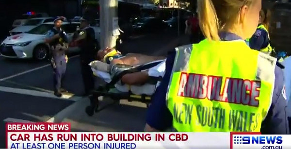 注意！悉尼CBD发生车祸！两人受伤送医，附近交通出现延误（组图） - 2