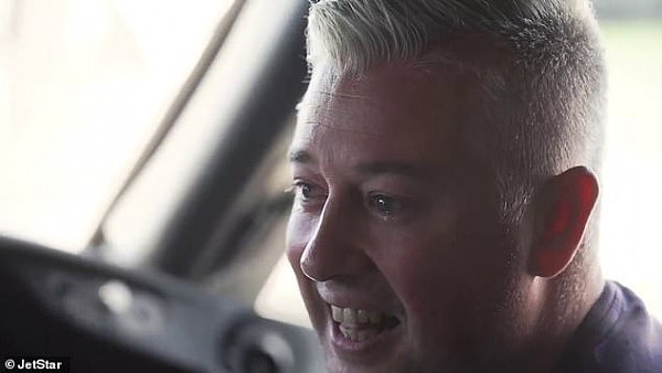 澳洲夫妇飞机驾驶舱内求婚视频疯传！当事人：“很惊讶、感动”（视频/组图） - 3